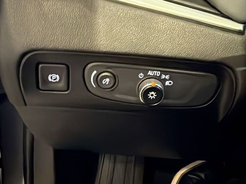 Used 2019 Buick Enclave Essence AWD/4WD image 33