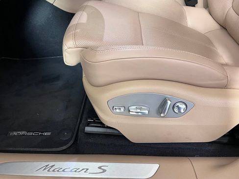 Certified 2023 Porsche Macan S AWD/4WD image 29