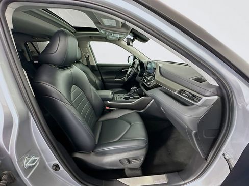 Used 2022 Toyota Highlander XLE image 28