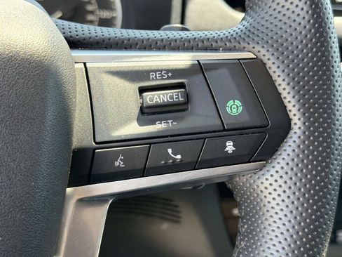 Used 2025 Mitsubishi Outlander SE FWD image 11