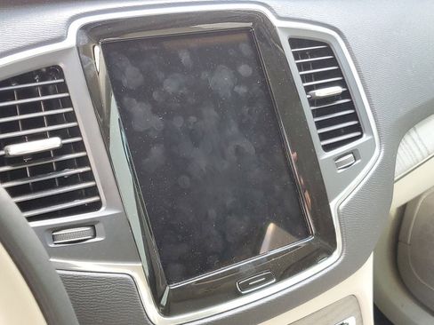 Certified 2025 Volvo XC90 T8 Core w/ Protection Package image 21