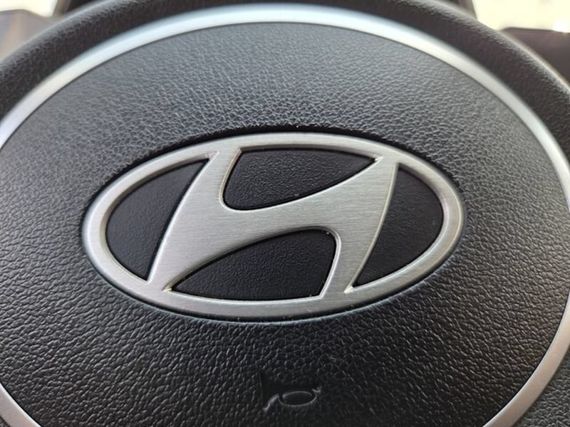 Used 2025 Hyundai Elantra Limited FWD image 33