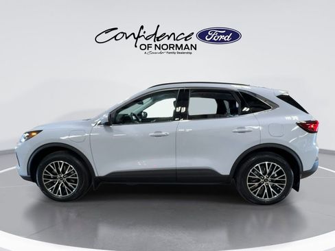 New 2025 Ford Escape SE FWD image 6