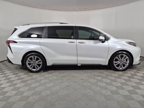 Used 2024 Toyota Sienna Platinum FWD image 2
