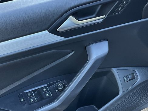 Used 2025 Volkswagen Jetta S image 12