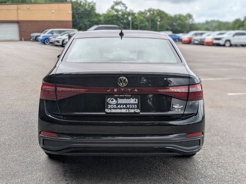 Used 2025 Volkswagen Jetta SE w/ Sunroof Package FWD image 8