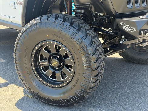 Used 2021 Jeep Gladiator Rubicon AWD/4WD image 3