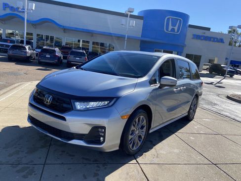 New 2026 Honda Odyssey Touring image 4