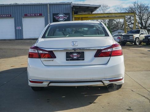 Used 2017 Honda Accord LX image 29