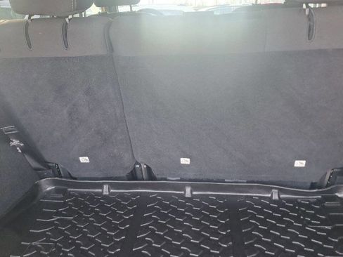 Used 2018 Jeep Wrangler Unlimited Sahara AWD/4WD image 9