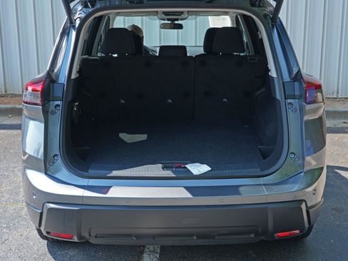 Used 2025 Nissan Rogue SV FWD image 9
