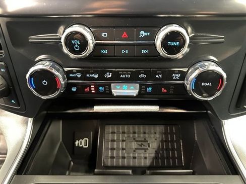 Certified 2025 Ford F150 Platinum w/ FX4 Off-Road Package AWD/4WD image 38