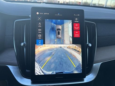 Used 2025 Volvo XC90 B6 Plus image 21