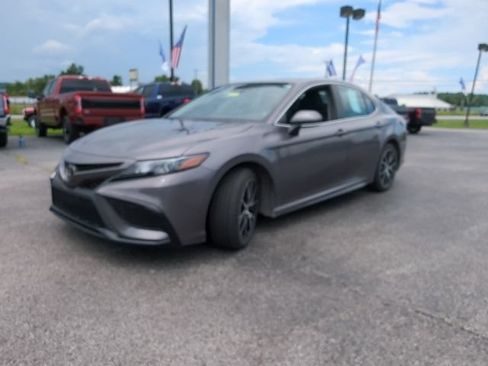 Used 2024 Toyota Camry SE w/ Cold Weather Package FWD image 5