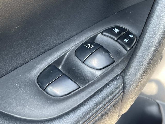 Used 2020 Nissan Rogue SV FWD image 27