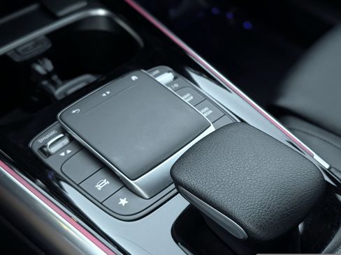 Used 2021 Mercedes-Benz GLA 250 4MATIC image 16