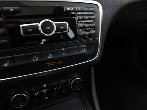 Used 2014 Mercedes-Benz CLA 250 4MATIC image 19