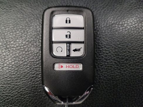 Used 2018 Honda Pilot Touring image 32