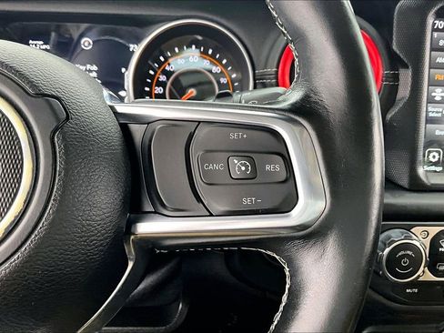 Used 2018 Jeep Wrangler Unlimited Sahara AWD/4WD image 19