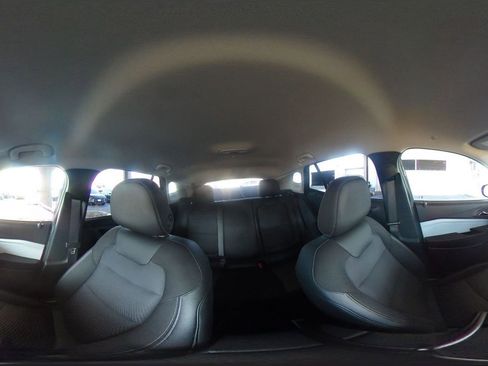 Used 2025 Chevrolet Trax LT image 36