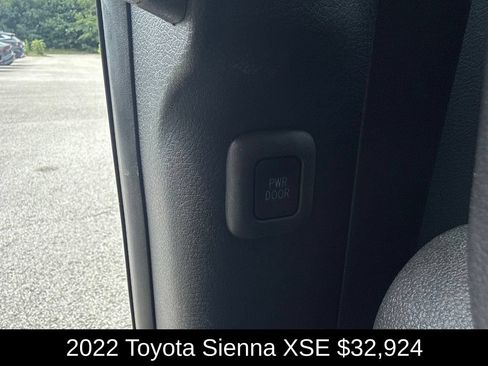 Used 2022 Toyota Sienna XSE w/ XSE Plus Package AWD/4WD image 15