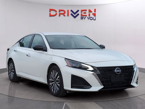 Used 2025 Nissan Altima 2.5 SV FWD image 7