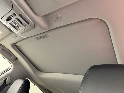 Used 2023 Toyota Highlander XLE AWD/4WD image 19