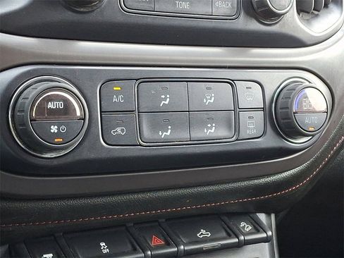 Used 2016 GMC Canyon SLE w/ All Terrain Adventure Package image 18