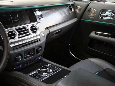 Used 2021 Rolls-Royce Wraith RWD image 28