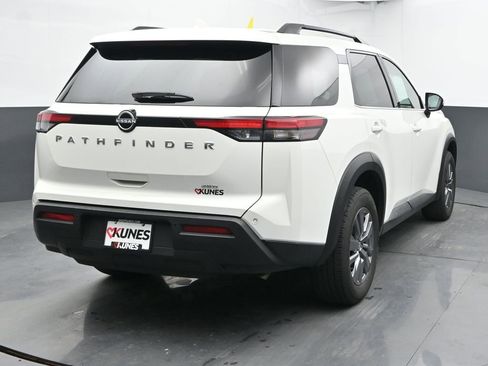 Used 2025 Nissan Pathfinder SV AWD/4WD image 10
