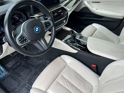 Used 2023 BMW 530e xDrive w/ Executive Package image 9