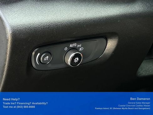Used 2023 Chevrolet Traverse LT FWD image 9