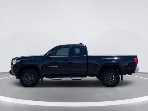 Used 2021 Toyota Tacoma SR5 AWD/4WD image 3