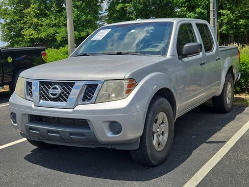 Used 2013 Nissan Frontier SV AWD/4WD image 2