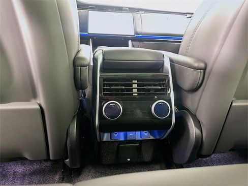 New 2025 Land Rover Range Rover SE image 25