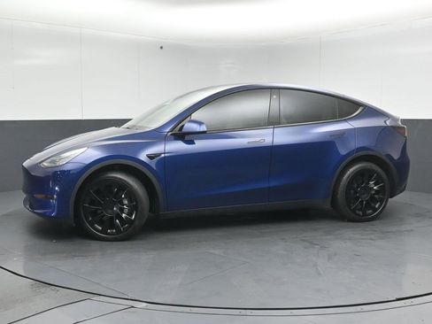 Used 2022 Tesla Model Y Long Range image 4