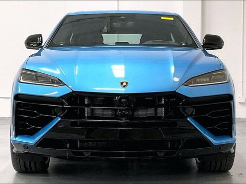 Used 2025 Lamborghini Urus SE image 2