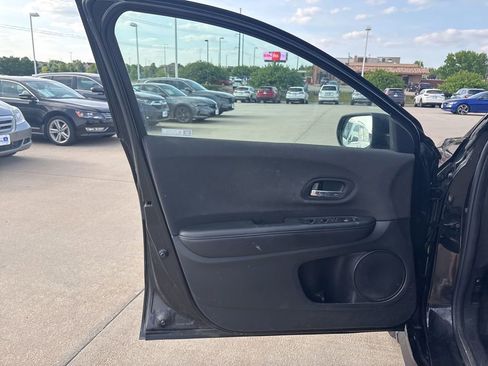 Used 2021 Honda HR-V Sport image 9