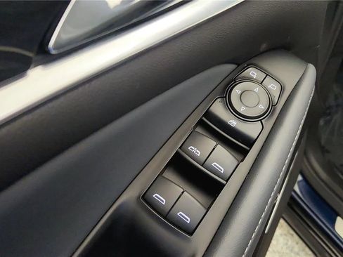 Used 2023 Buick Enclave Essence image 26