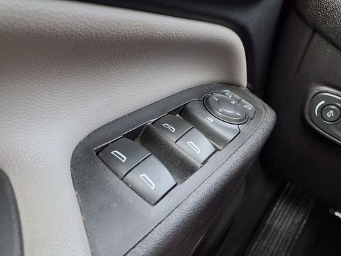 Used 2021 Chevrolet Equinox LS w/ LS Convenience Package FWD image 18