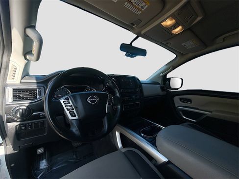 Used 2024 Nissan Titan SV w/ SV Convenience Package image 9