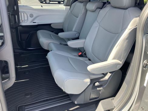 New 2026 Toyota Sienna XLE image 10