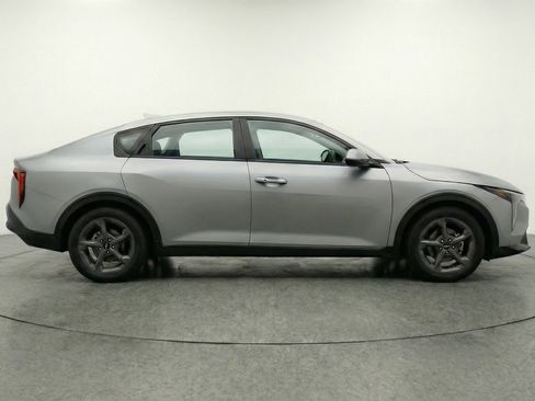 Used 2025 Kia K4 LXS image 11