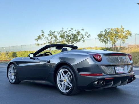 Used 2016 Ferrari California T RWD image 38