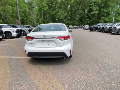 Used 2023 Toyota Corolla LE FWD image 11