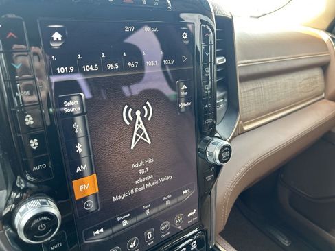 Used 2019 RAM 1500 Limited AWD/4WD image 16