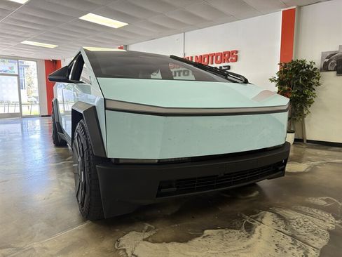 Used 2024 Tesla Cybertruck AWD Crew Cab image 2