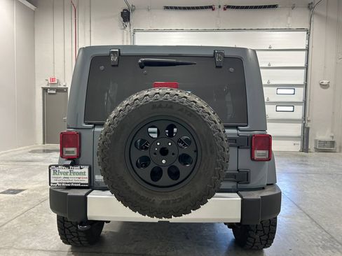 Used 2014 Jeep Wrangler Unlimited Sahara w/ Connectivity Group AWD/4WD image 7