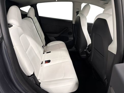 Certified 2023 Tesla Model Y Long Range AWD/4WD image 11