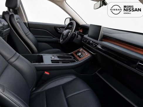 Used 2024 Lincoln Aviator Reserve RWD image 9